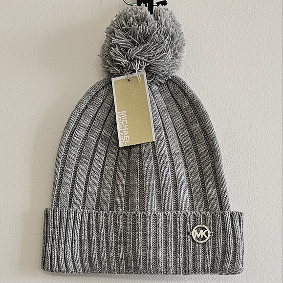 Michael Kors Pom Pom Hat Beanie NWT - Picture 1 of 3